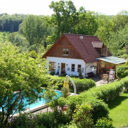 아파트 In Germany With Garden Terrace *